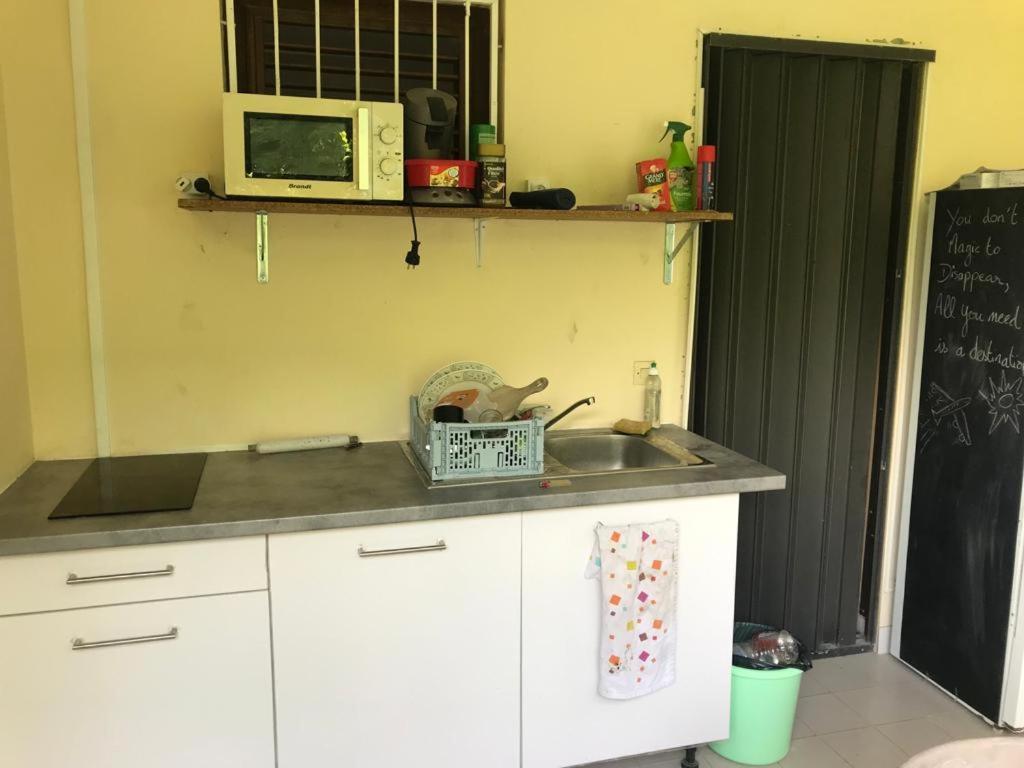Top Hill Hostel- Martinique- Auberge Dortoir 拉特里尼泰 外观 照片